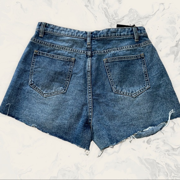 Pretty Little Thing Mid Wash Distressed Short - Picture 2 of 8